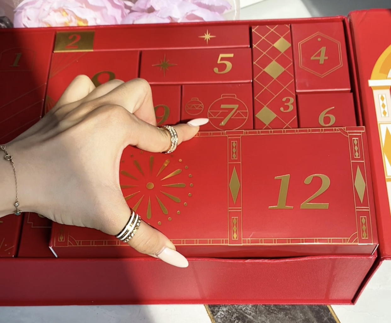 Advent Calendar Blind Box 2025 Red (100 PIECES)